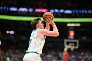 有点强！克尼佩尔近3场场均24.7分8.7板4.0三分 命中率45/38/100%